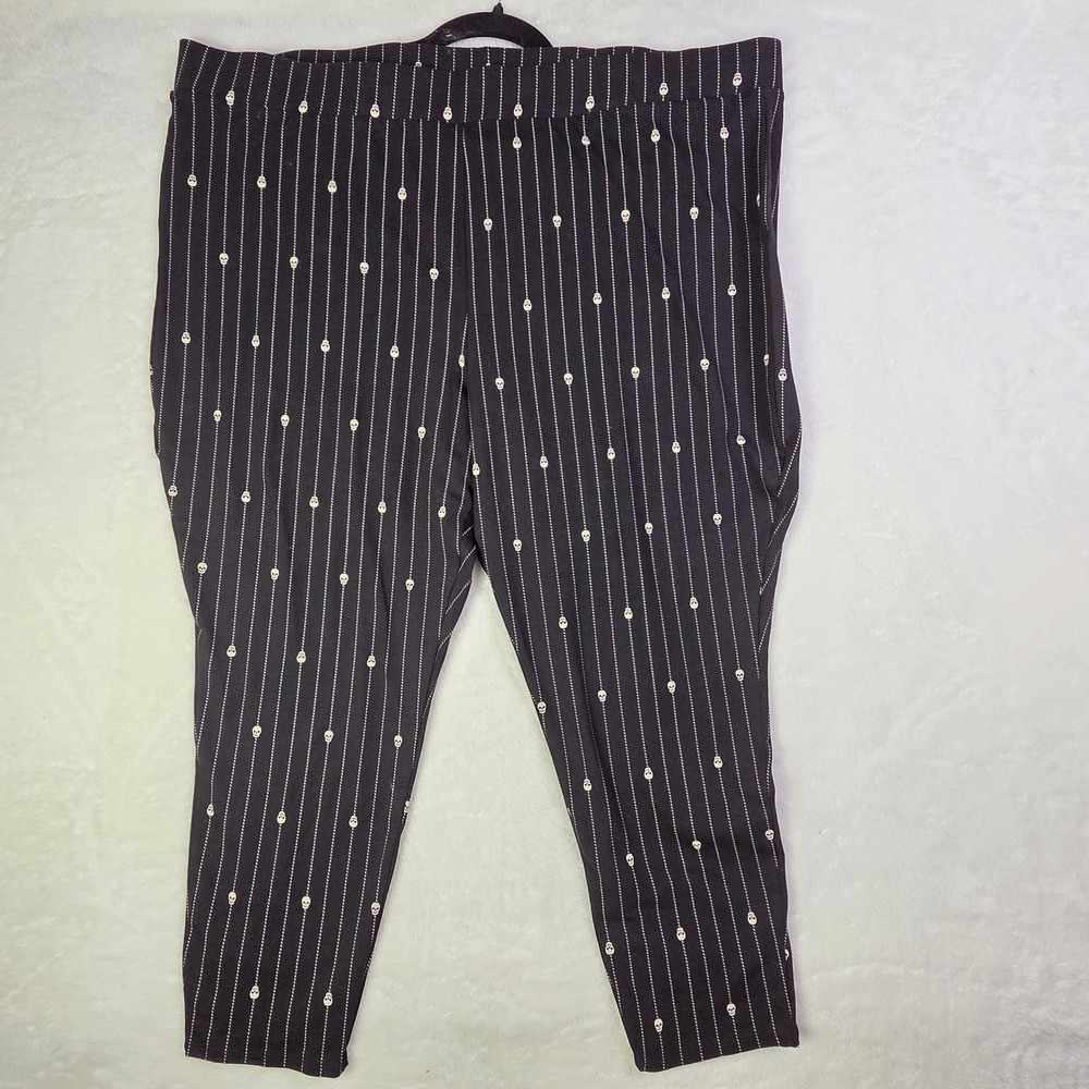 Torrid 5X Black Pinstripe Skull Cropped Leggings High Rise Gothic‎ Plus